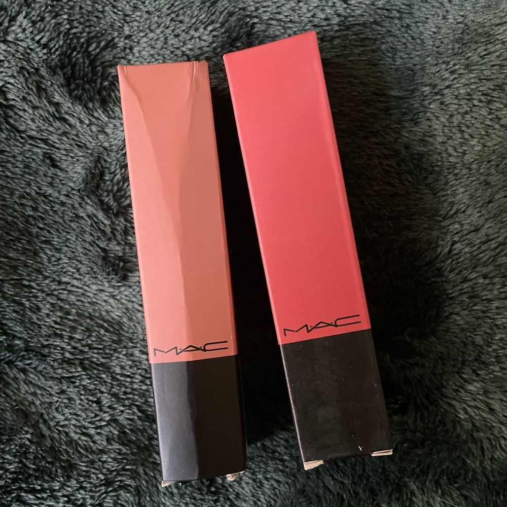 MAC LIP GLOSS